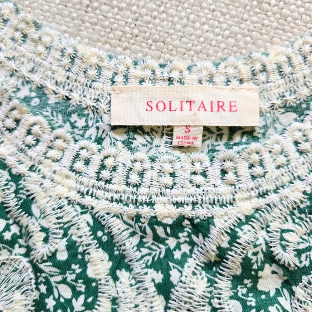 Solitaire Anthropologie Green White Floral Embroidered Blouse 3/4 Sleeves Small - Picture 4 of 4
